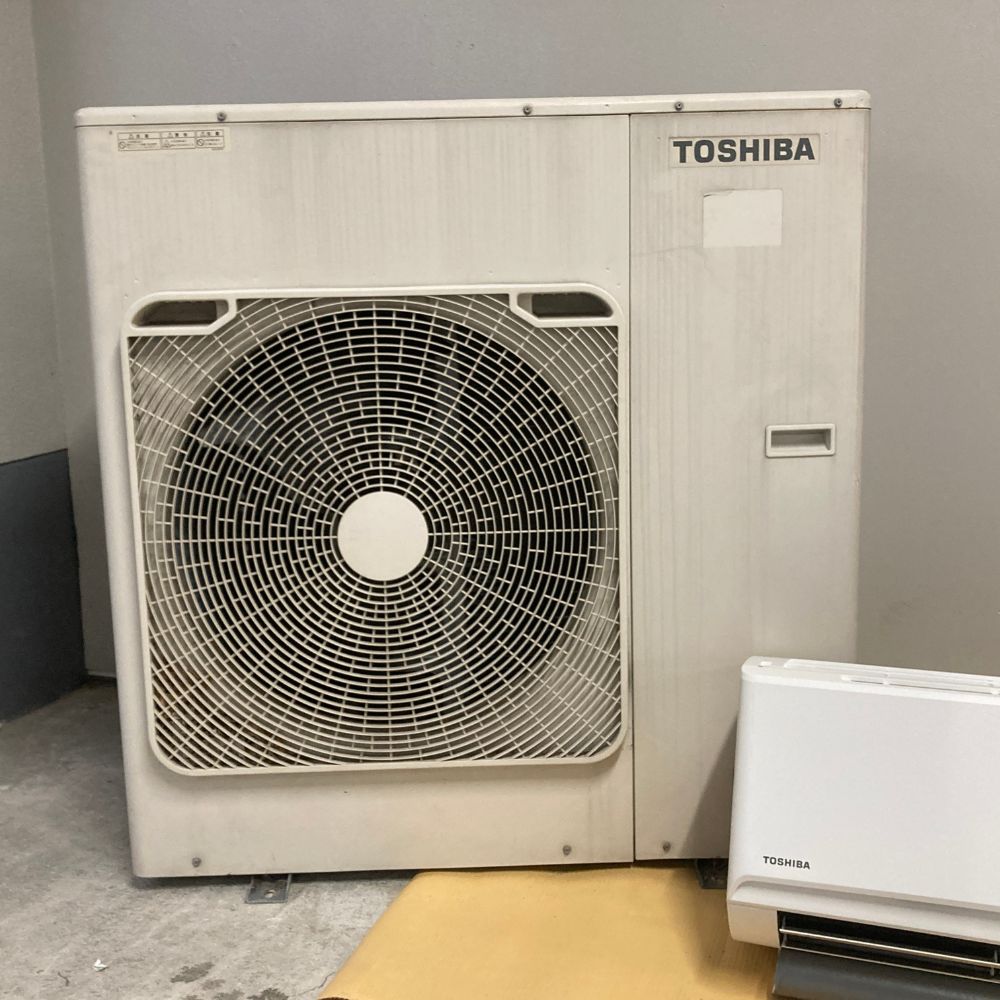 ☆☆（2190）【格安・・中古・・エアコン】　2019年製　東芝　2.2KW売ります☆☆ （2190）【格安・・中古・・エアコン】 2019年製 東芝 2.2KW売ります